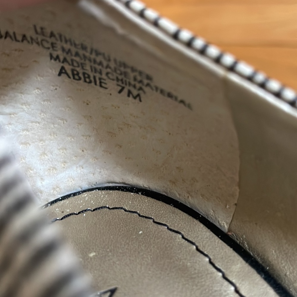 Audrey Brooke Beautiful Black & White Pumps Size 7M - Picture 8 of 8